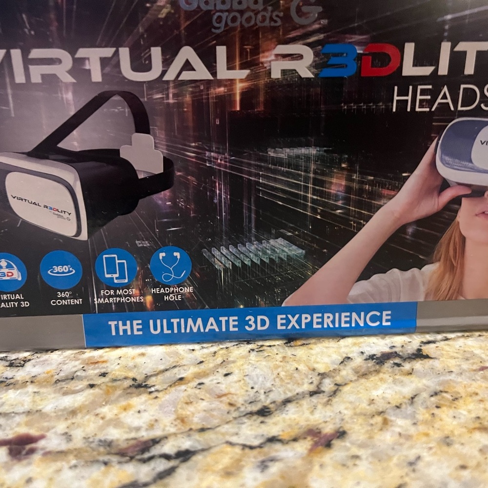 Virtual Redlity Headset - Picture 2 of 5